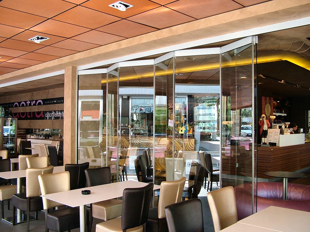 Vetrata Tuttovetro, Vetrina negozi.