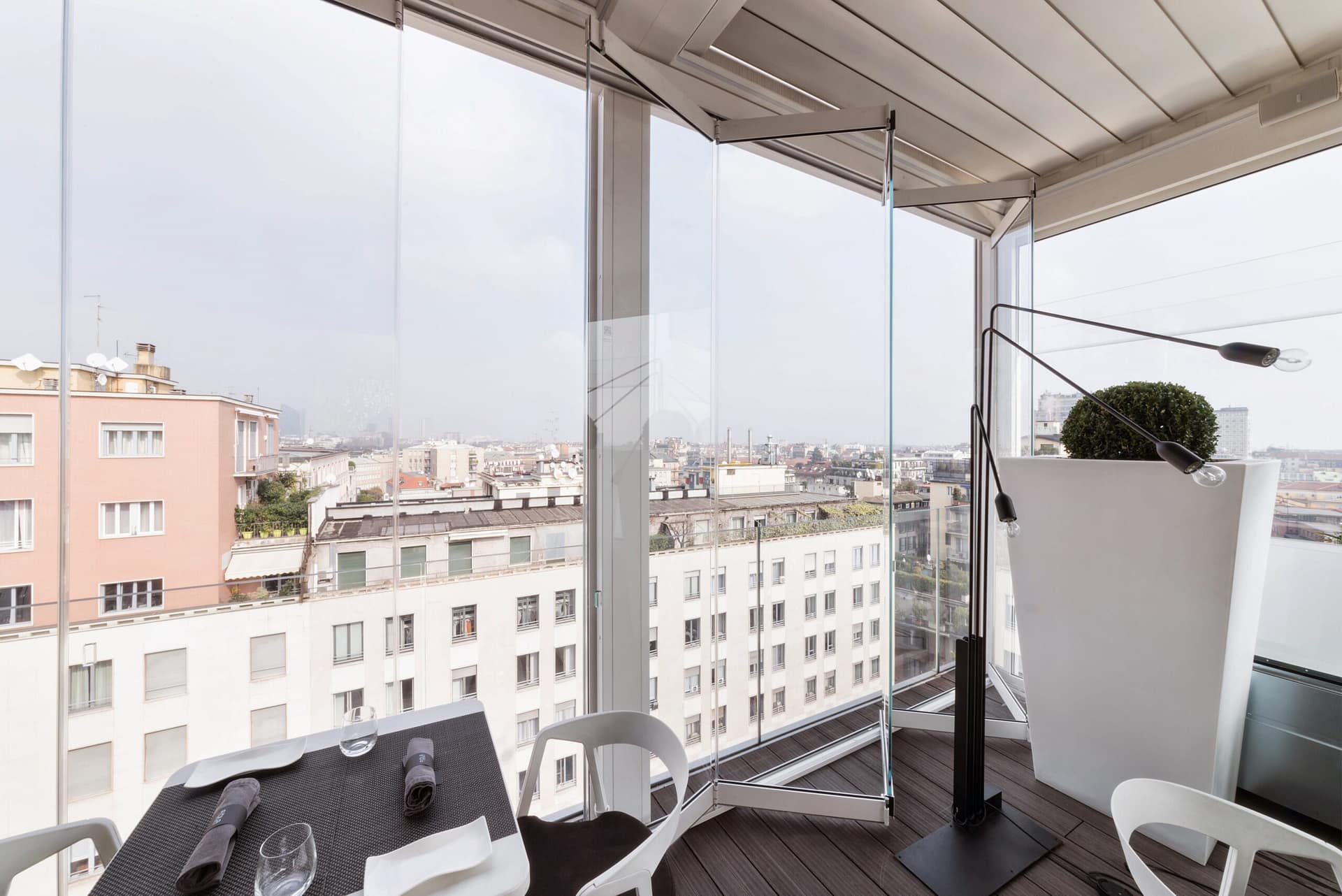 Sala da pranzo in un pergola bioclimatica Sala da pranzo in un pergola bioclimatica